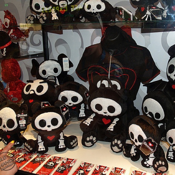 ISO anything Skelanimals related - Picture 8 of 8